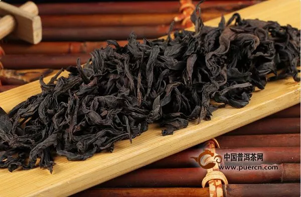 用竹制或木制的茶勺取茶是传统的茶礼知识