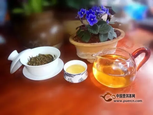 通过闻香辨别茶叶品质，这招简单实用！