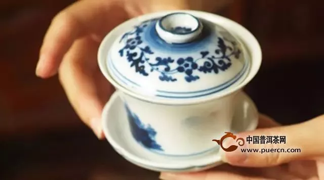泡普洱茶用盖碗好还是紫砂壶好？