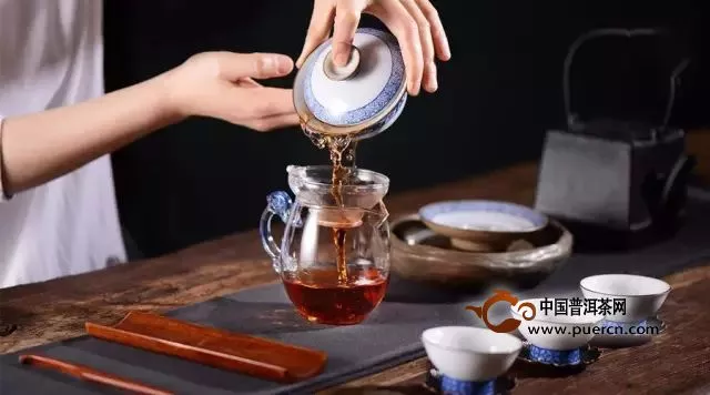 泡普洱茶用盖碗好还是紫砂壶好？