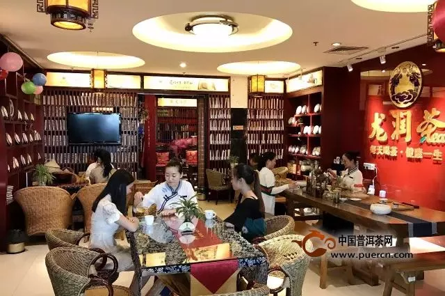 昆明机场首家体验式茶铺，龙润茶带你领略茶业新零售！