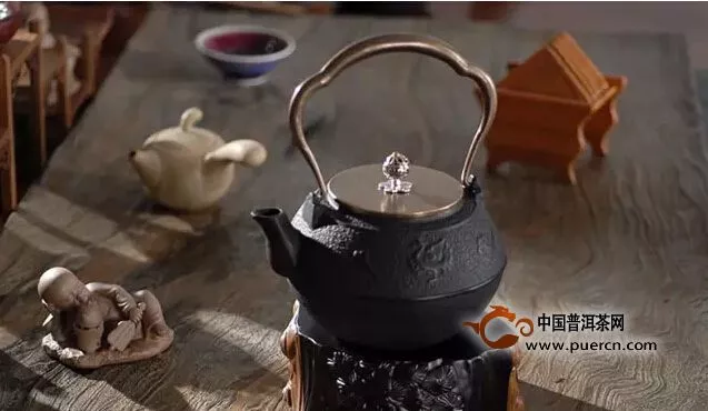 我们说说铁壶、银壶、紫砂壶哪个泡茶好？