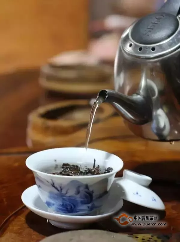 如何洗茶才能不烫伤茶叶？