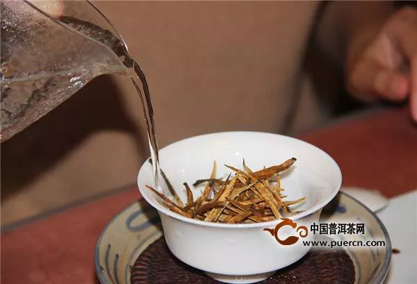 秋季適合喝什么茶？這幾種茶一定不能錯過