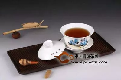 为什么用盖碗泡茶和用紫砂壶泡茶的味道不一样