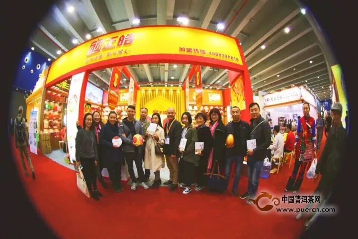 2017年广州秋季茶博会首日，正皓展位人声鼎沸！