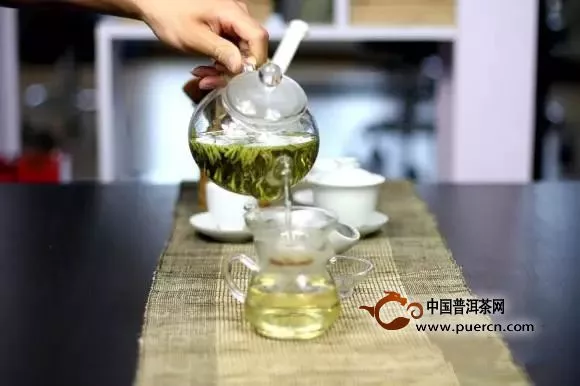 冲泡绿茶主要有两种方法