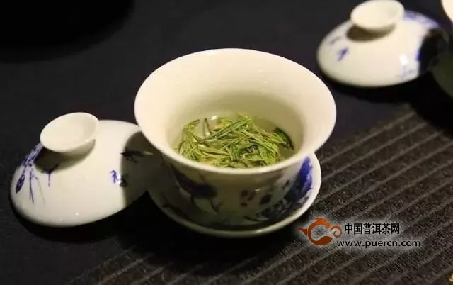 冲泡绿茶主要有两种方法