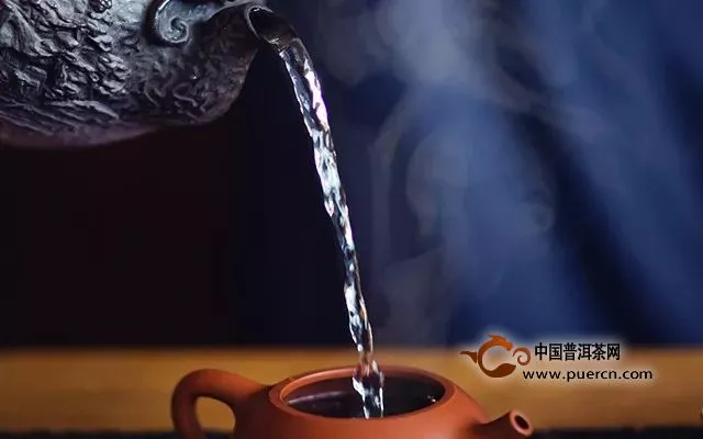 為什么茶藝師注水都要轉(zhuǎn)圈圈？