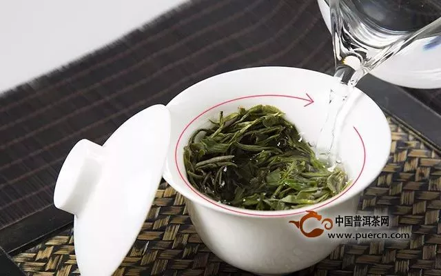 为什么茶艺师注水都要转圈圈？