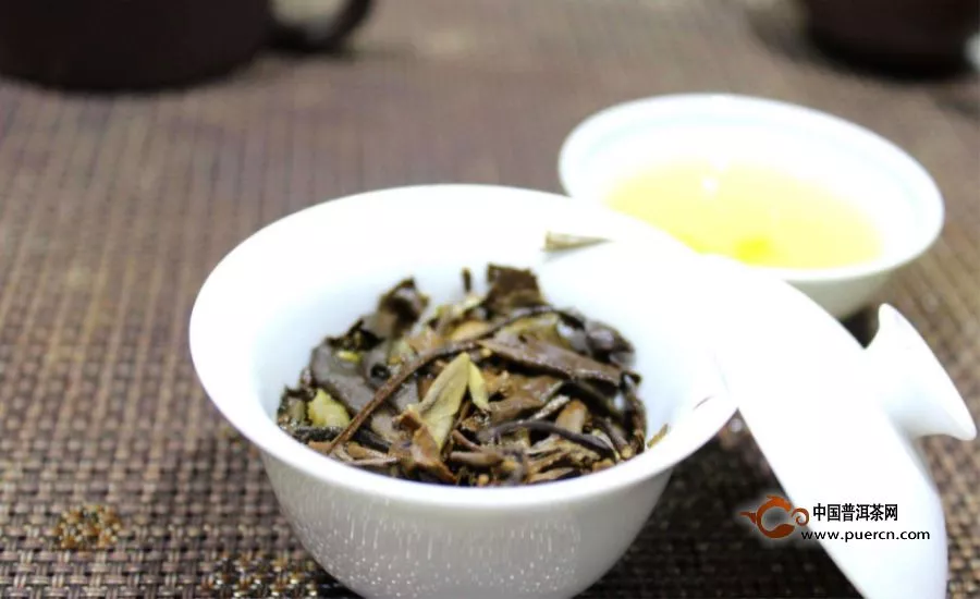 白茶中有很多的茶梗和老叶子是品质不好吗
