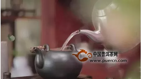 泡黑茶的水溫為什么要用100度的開水？