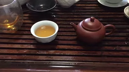 泡普洱茶用盖碗还是紫砂壶更合适？