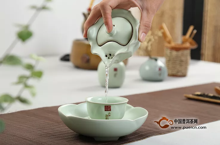 泡茶講究的是禮儀，展現(xiàn)的是誠意