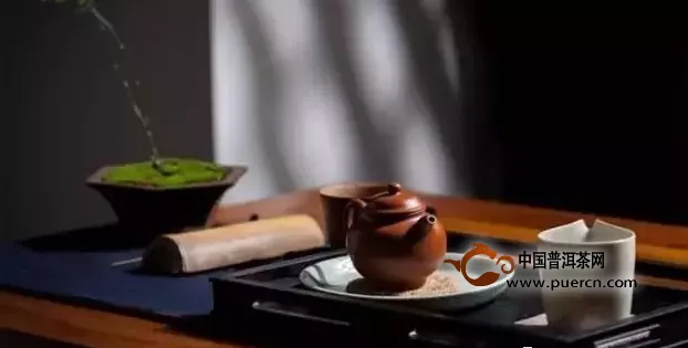 用紫砂紫陶茶壶泡普洱茶喝的技巧