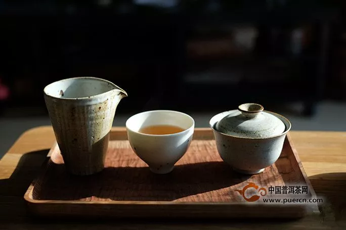 滇红茶的具体特征是什么