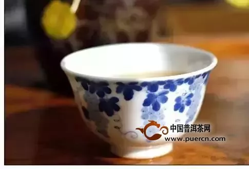 小茶杯，大讲究！不同茶杯不同味！