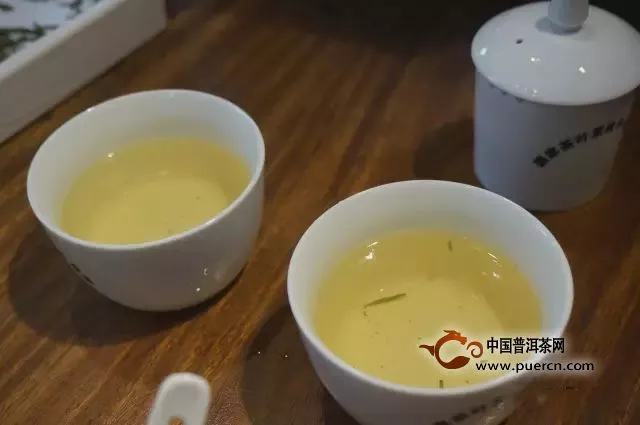 西湖龙井茶汤很黄是不是买到陈茶了？