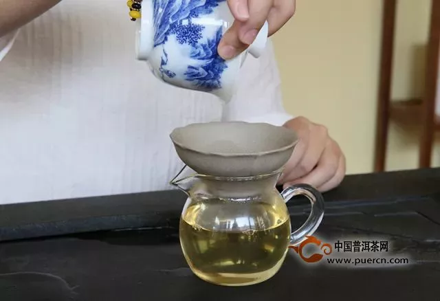 如何辨别曼松普洱茶真假？