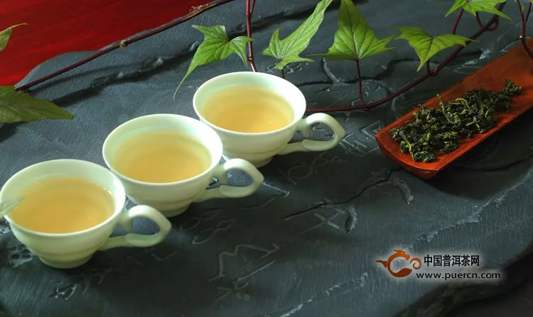 夏天喝绿茶好还是喝乌龙茶好？