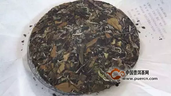 白茶茶餅與白茶散茶比有哪些優(yōu)缺點(diǎn)？