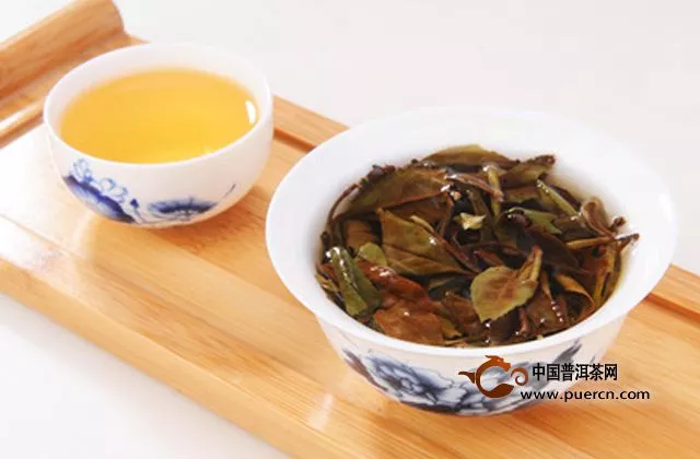 白茶茶餅與白茶散茶比有哪些優(yōu)缺點(diǎn)？