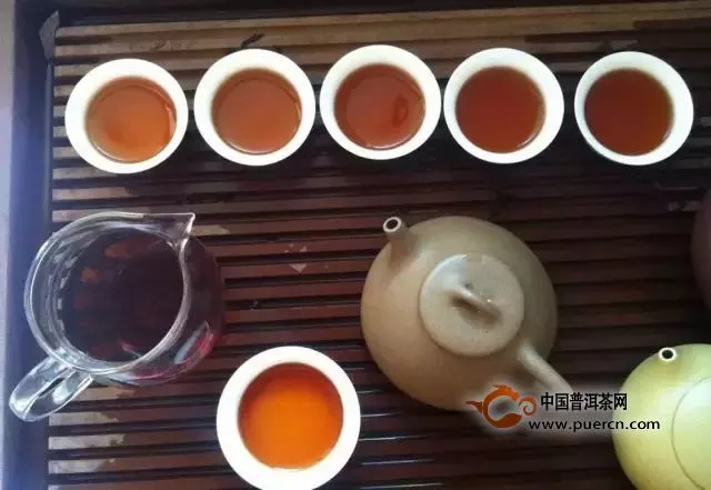 为何紫砂壶泡年份高的熟茶比盖碗更适合？