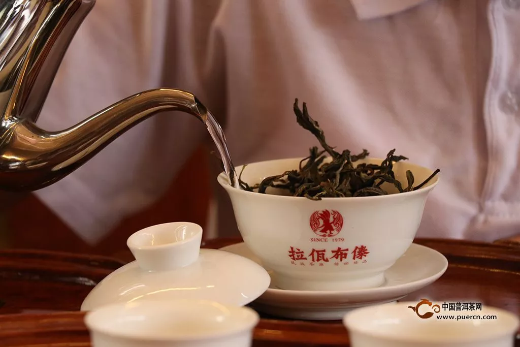 傳統(tǒng)泡茶與倒茶方法