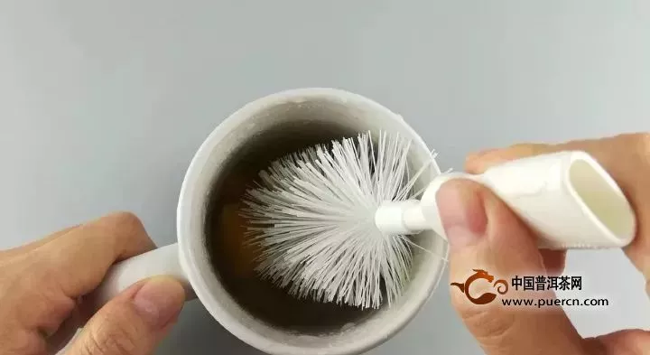茶垢清洗的妙招，一分钟让茶杯光亮如新！