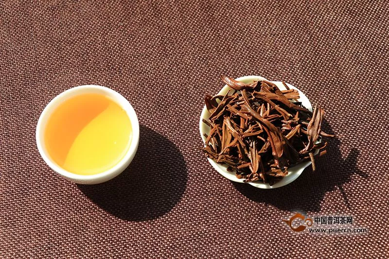红茶选购技巧与储存方法