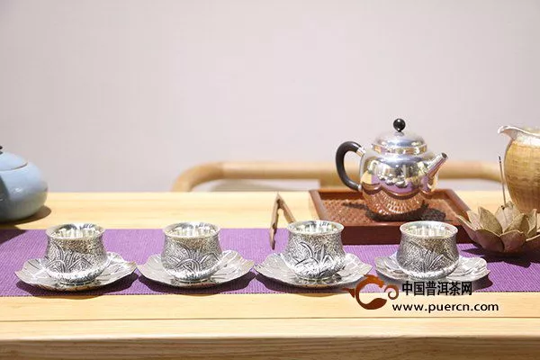 「银壶客」3分钟教会你简单的茶席布置。