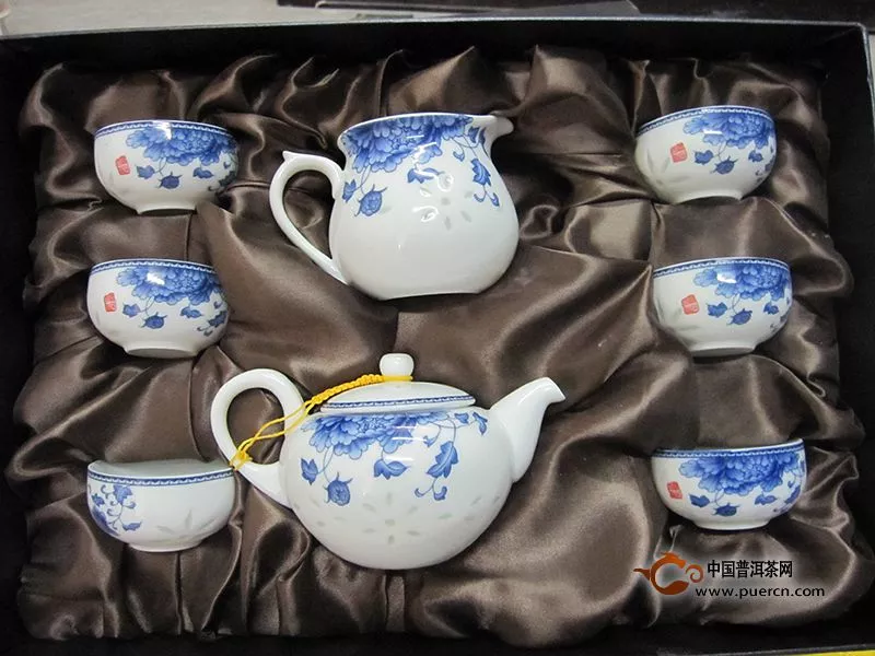 青花瓷茶具的保养方法