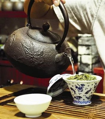 银壶和铁壶哪个泡茶更好喝？