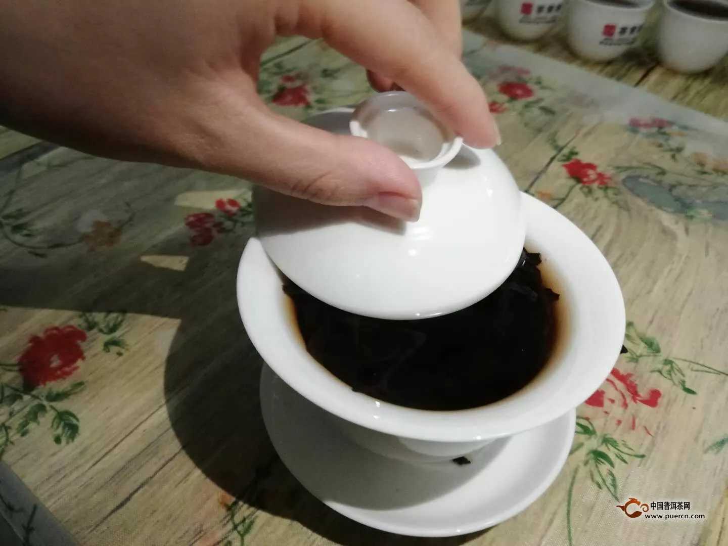 如何制作一杯美味可口的蜂蜜普洱茶