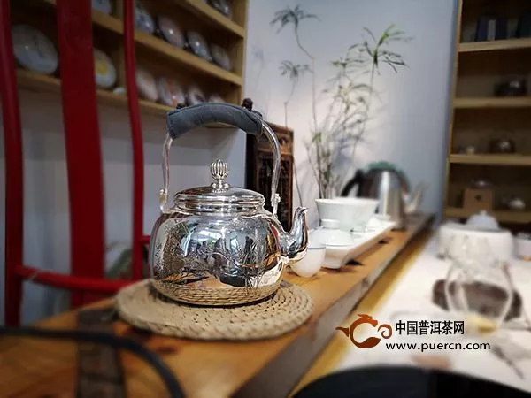  「阿鹏说银壶」视频 | 听茶人说茶，感受银壶泡茶魅力。