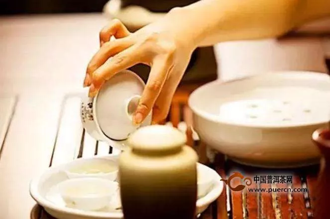 茶具盖碗的使用方法