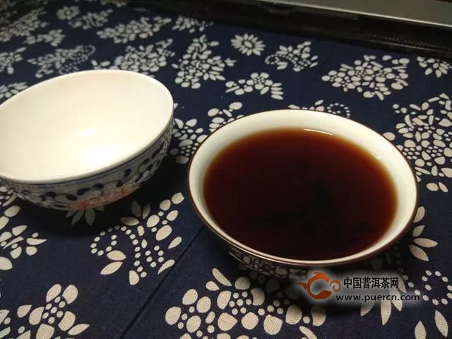 【红浓透亮】蒙顿茶膏-易武春晓（熟茶）测评