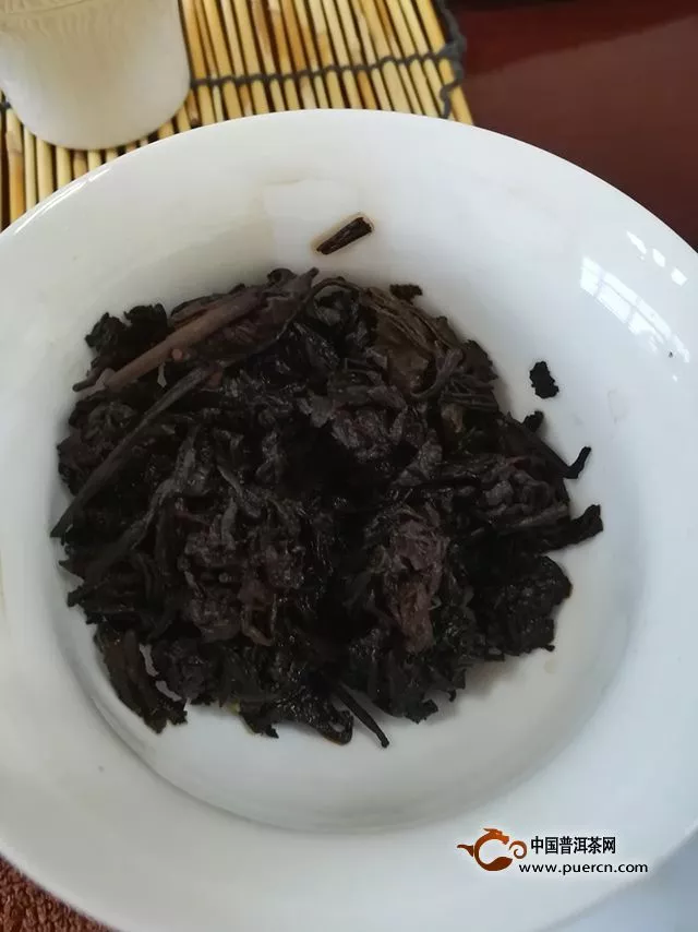 一款沒有出彩之處的老茶頭跟風磚——1601批次千山葉老茶頭磚（熟普洱）試飲報告