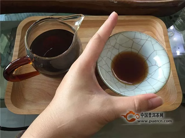 2018年蒙顿茶膏易武春晓熟茶——竟犹如红酒般美得让人心醉