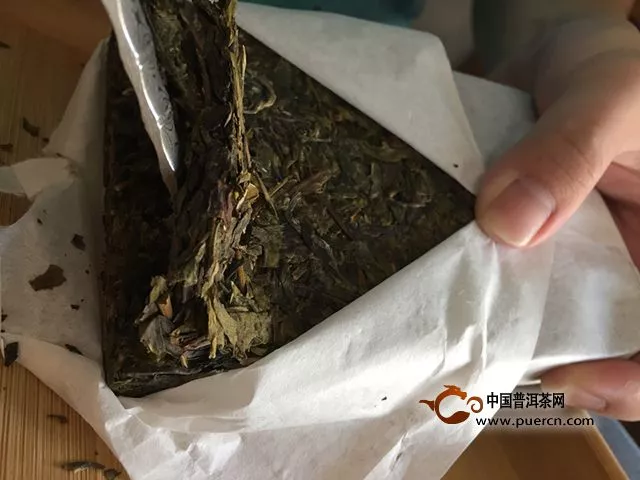 外显粗犷，内藏香甜——2017年云章 昔归古树（黄片）生茶评测报告