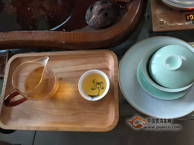 外显粗犷，内藏香甜——2017年云章 昔归古树（黄片）生茶评测报告