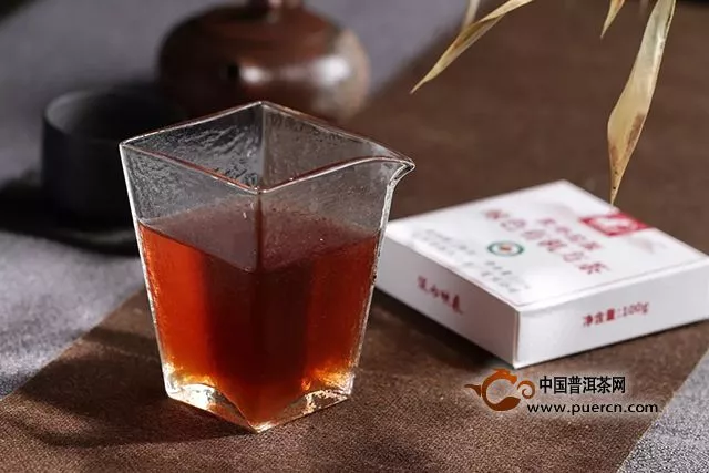 秋意轻似梦，茶香入心来