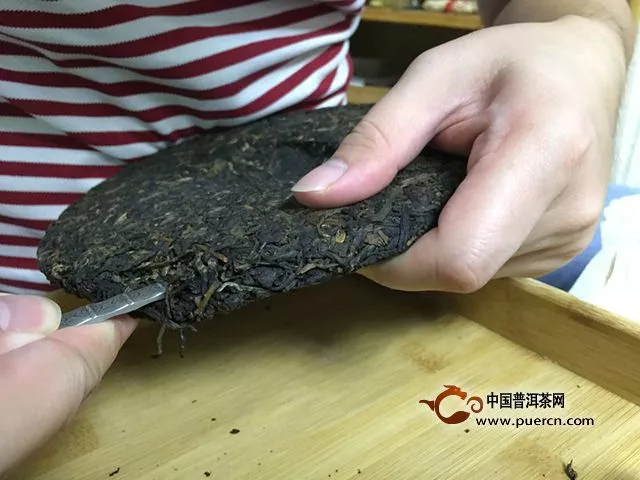 老料陳茶的獨(dú)特魅力——2013年下關(guān)十載歷練鑄造飛臺號泡餅評測