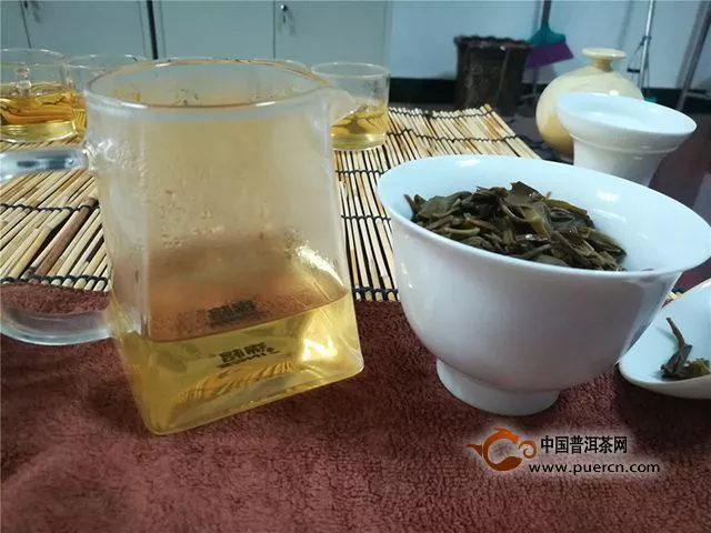 茶如桃李年華的少女 青澀尚在 甜美迷人——云章2017年歲月陳香開湯品飲報(bào)告