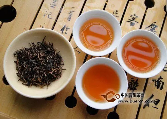 按茶叶的发酵程度，中国茶叶可以分为六大茶类