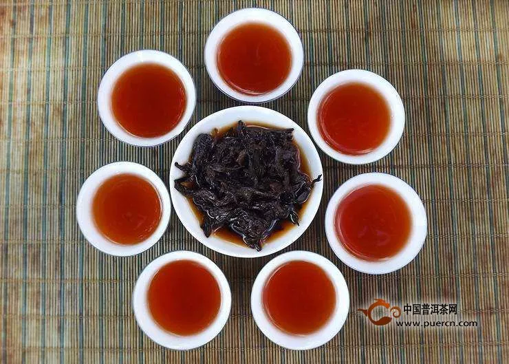 按茶叶的发酵程度，中国茶叶可以分为六大茶类