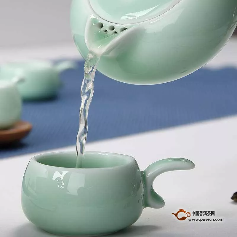 青瓷茶具的特点