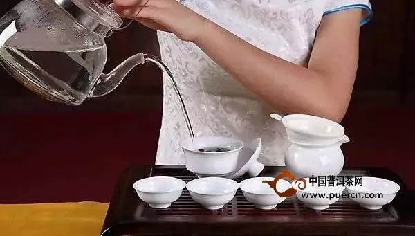 白瓷茶具适合泡绿茶吗