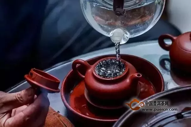 岩茶茶汤表面的泡沫是什么？
