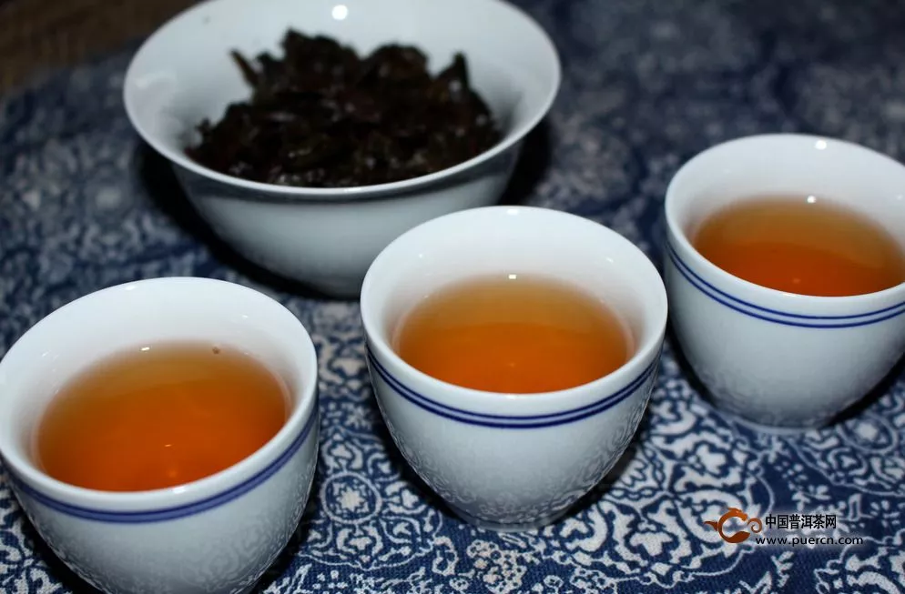 喝岩茶要如何辨别它们的香气呢？